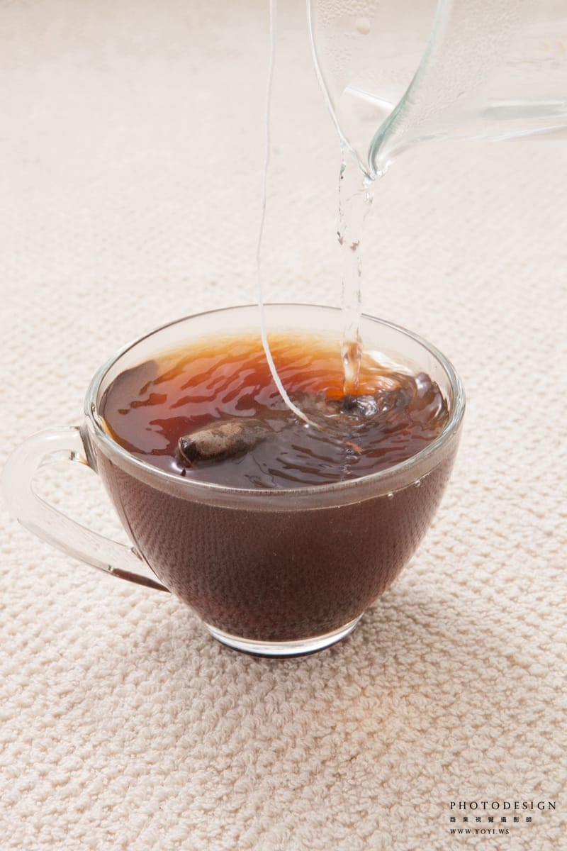 茶飲產品形象照 - 冰鎮水果茶的清爽情境擺拍，適用型錄廣告