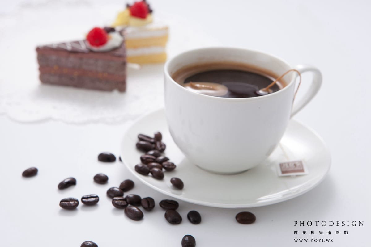 冷萃咖啡或冰咖啡特寫 - 強調冰塊與透明杯的視覺效果，高雄