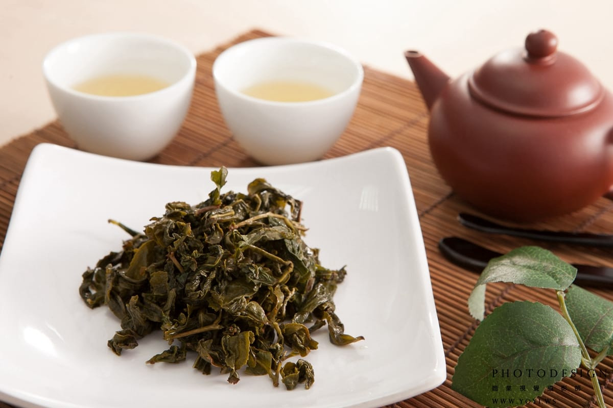 阿榮伯茶葉產品攝影特寫，強調包裝設計與產品標籤的細節。