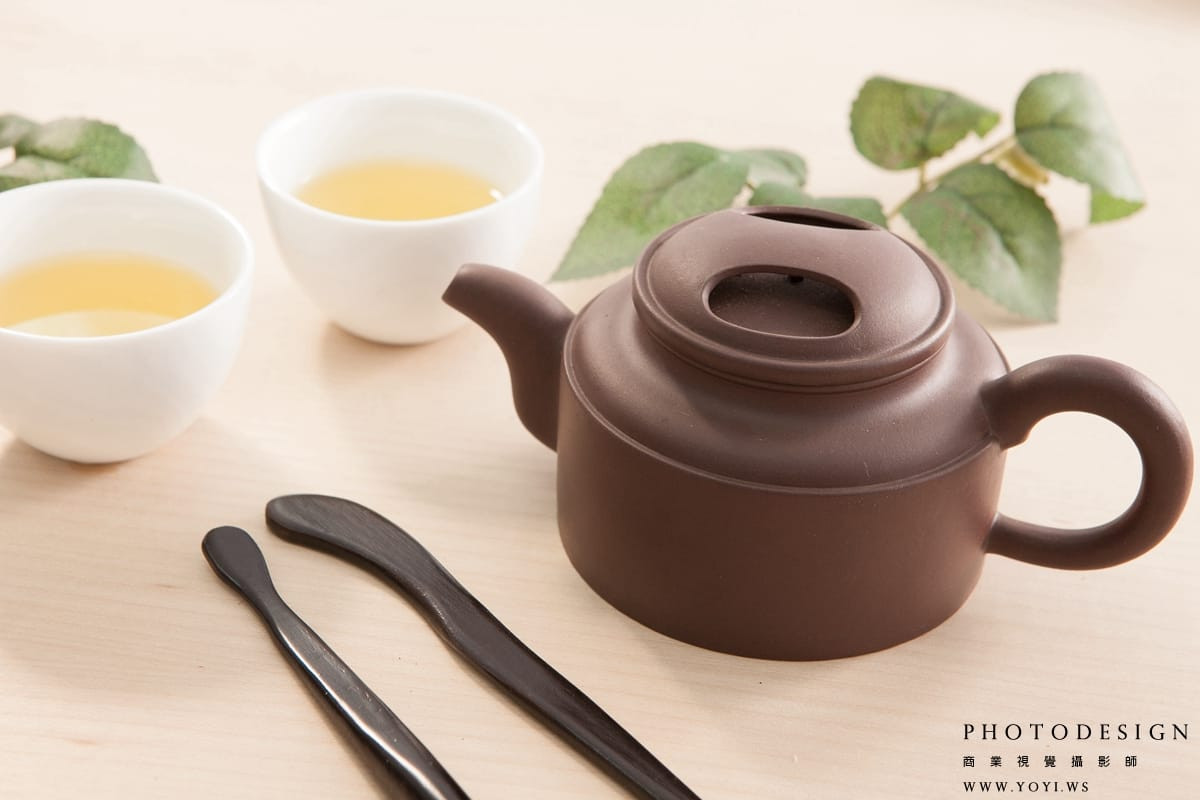 茶葉罐包裝與開蓋展示攝影，呈現產品的新鮮度與密封性。