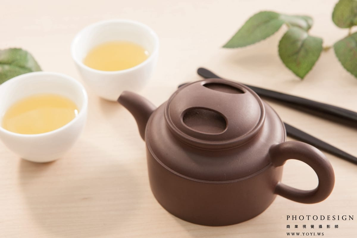 攝影棚燈光佈置下的茶葉產品，達到最佳色彩呈現與修色效果。