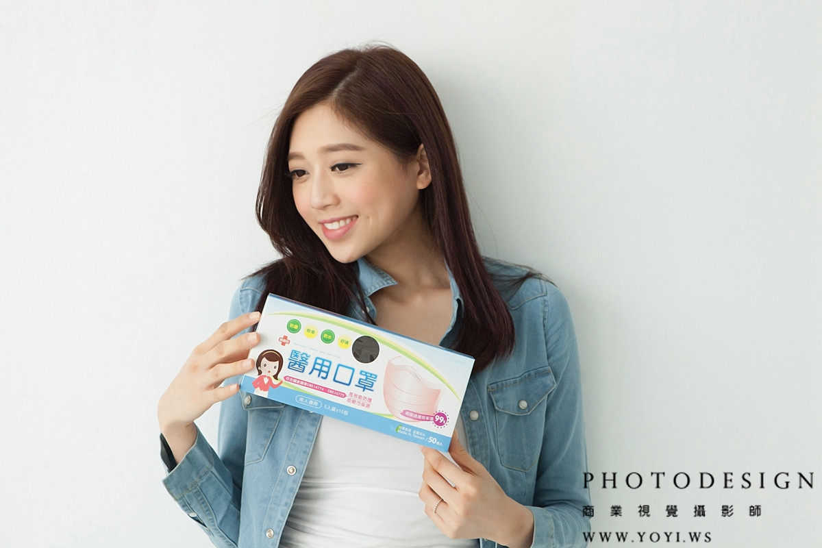 機能性口罩特寫 - 防塵****活性碳口罩的側面與包裝展示，台中