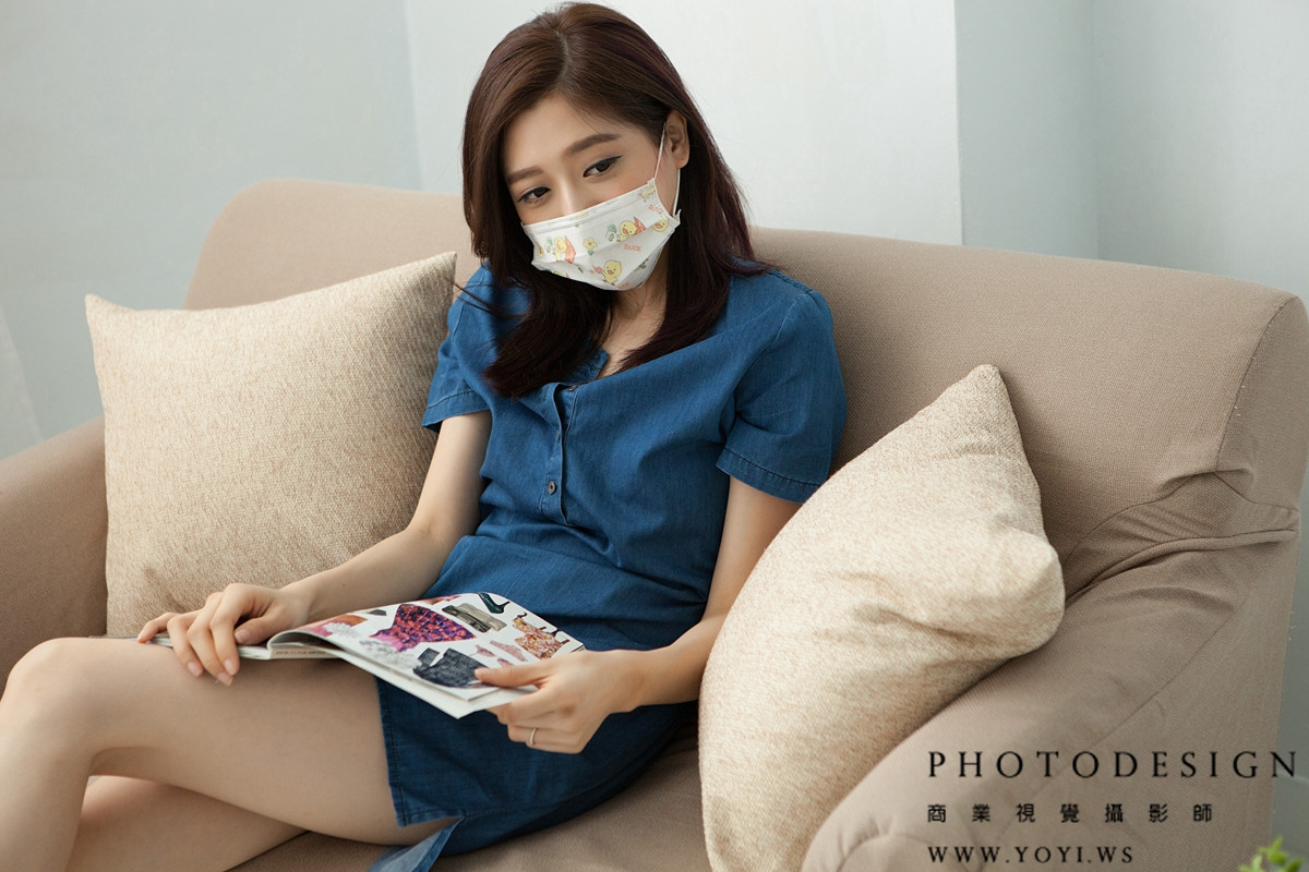 專業攝影師 - 白色醫療口罩的簡潔棚拍，適用於認證文件，台北