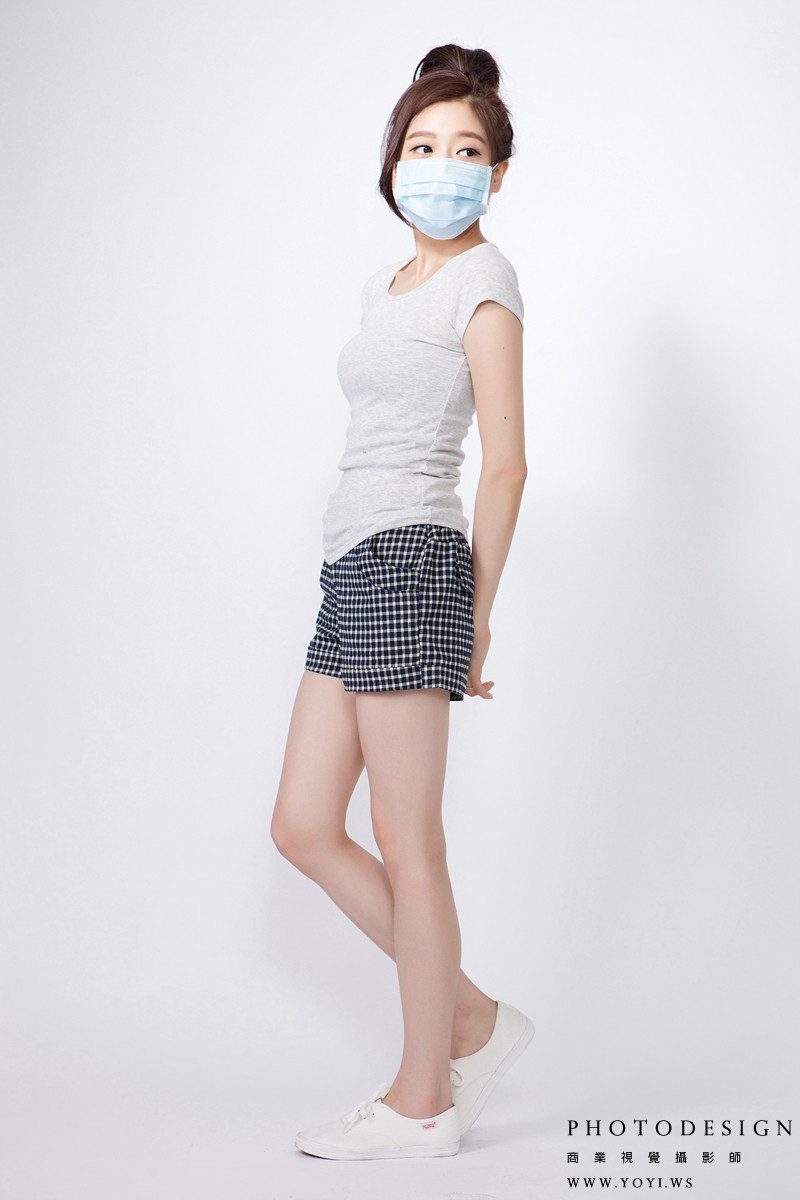 商業攝影 - 成人與兒童口罩的親子組合展示，專業拍攝