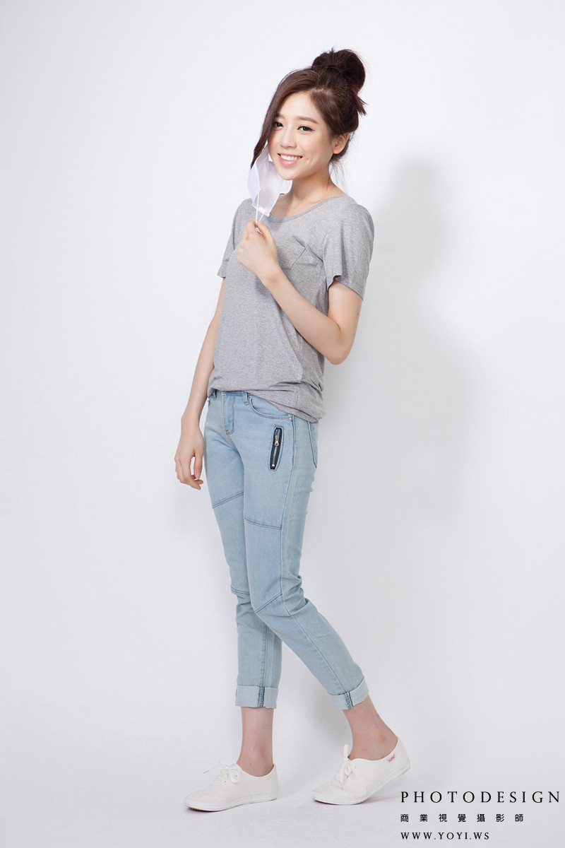 專業口罩攝影 - 簡約純色口罩的正面特寫，高畫質，高雄