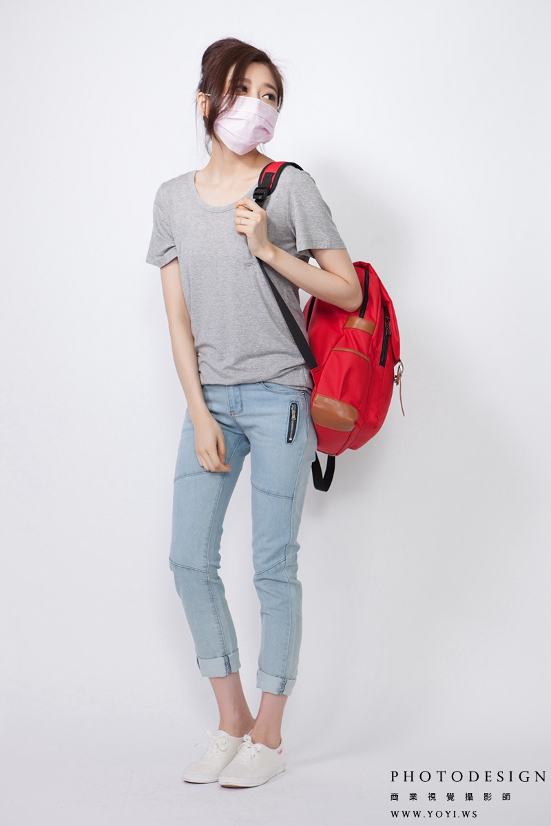 情境口罩攝影 - 辦公室或室內佩戴口罩的側影捕捉，台北