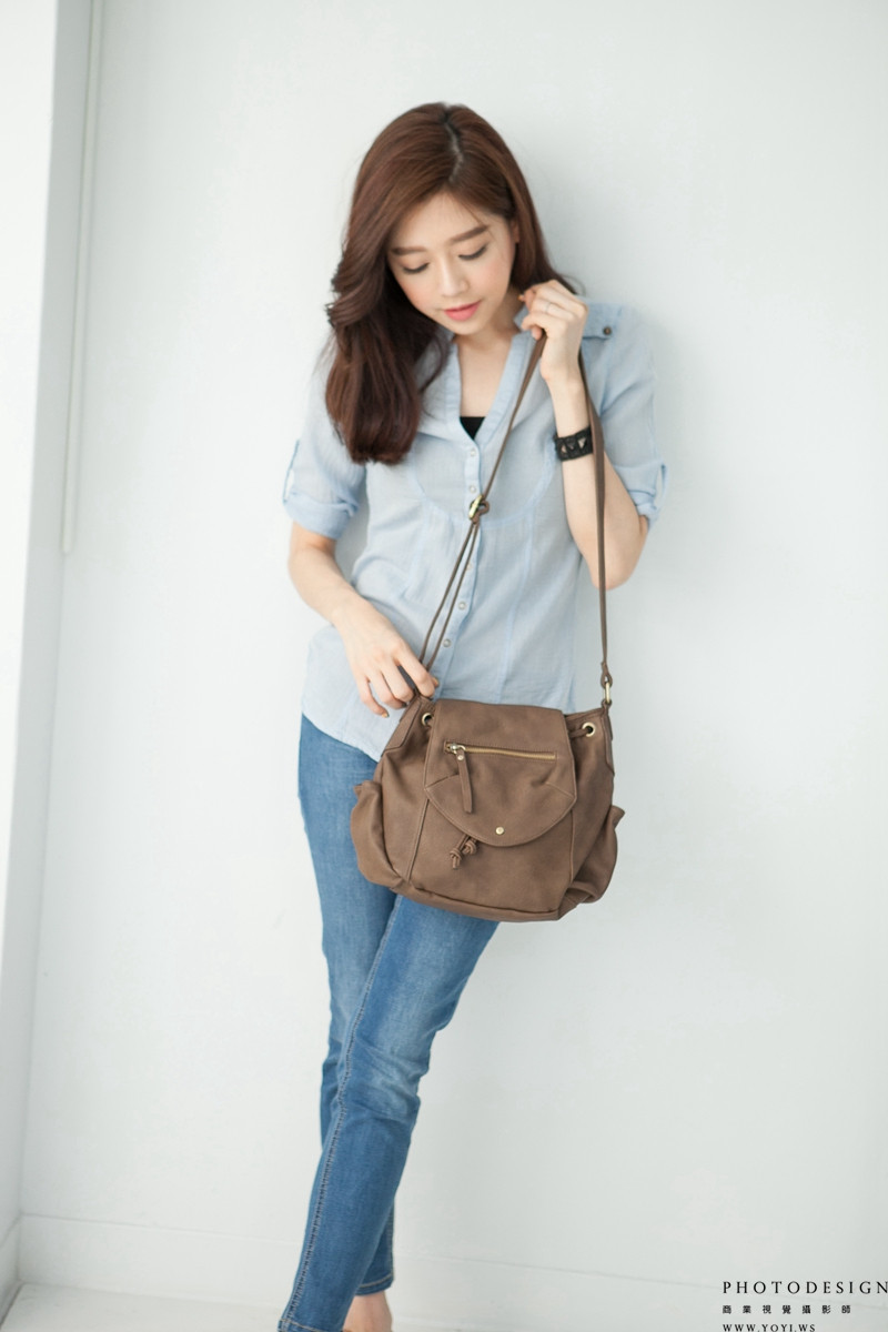 商業攝影推薦 - 旅行後背包的戶外情境，強調機能性，台北