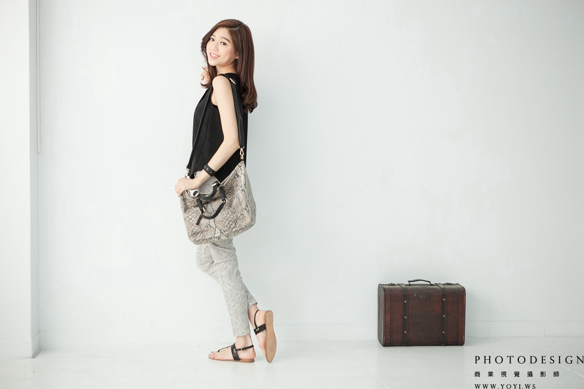 女包產品棚拍 - 經典托特包的容量展示與內部細節，高雄