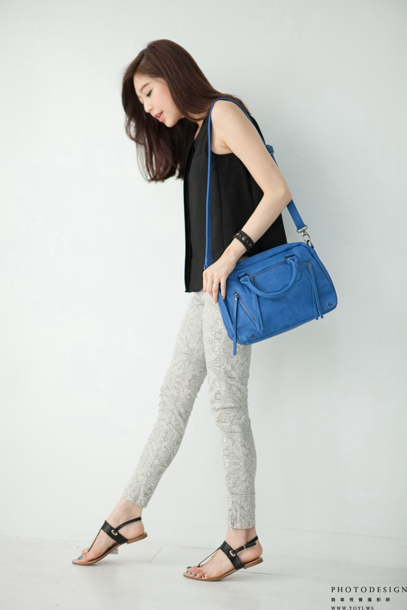 網拍小包攝影 - 零錢包或卡包的微距特寫，五金精緻度