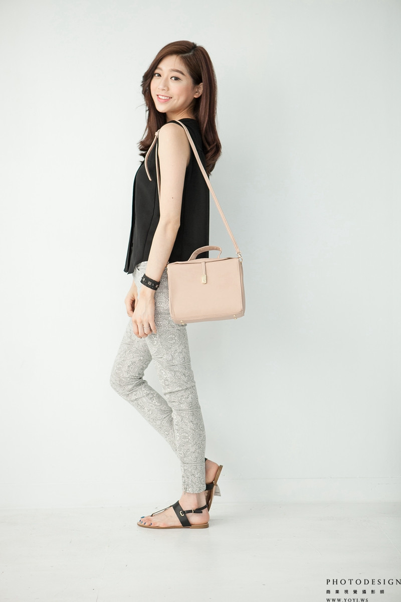 專業包包攝影 - 多色手提包的組合排列展示，適用型錄