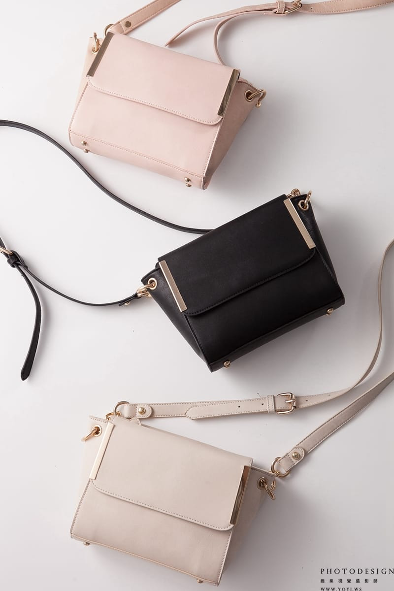 包包商業攝影 - 波士頓包的皮革紋理特寫，電商主圖優化