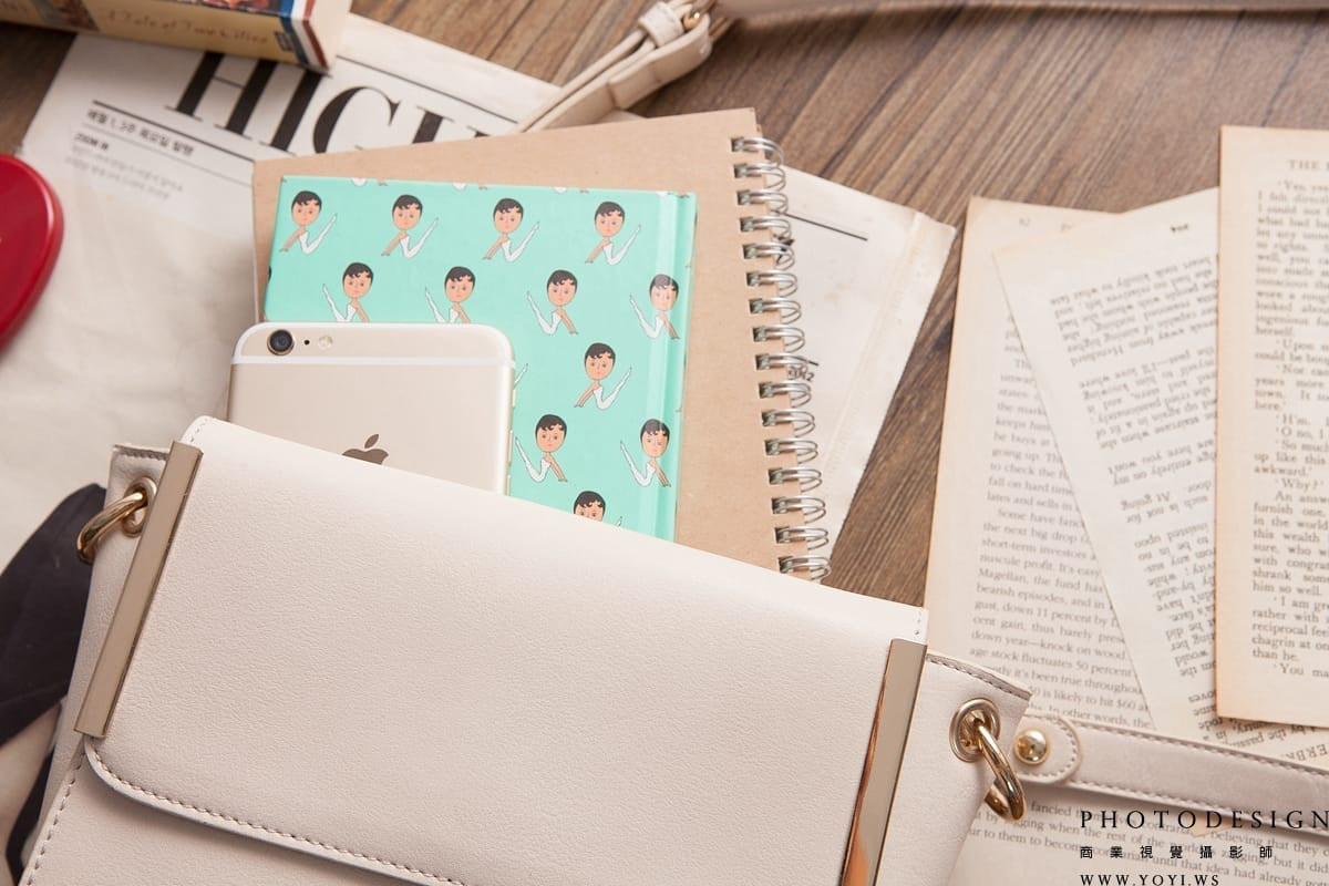 網拍女包 - 撞色迷你包的正面全貌，適用於電商主圖