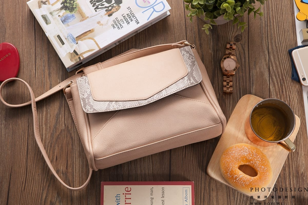 包包攝影：高質感水桶包的皮革縫線細節特寫