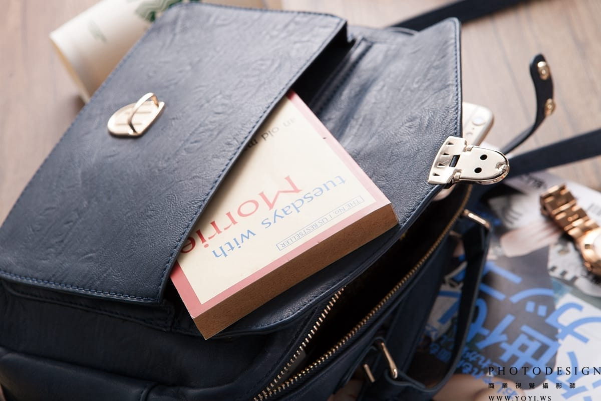 網拍****小廢包的微距五金特寫，強調高質感金屬光澤