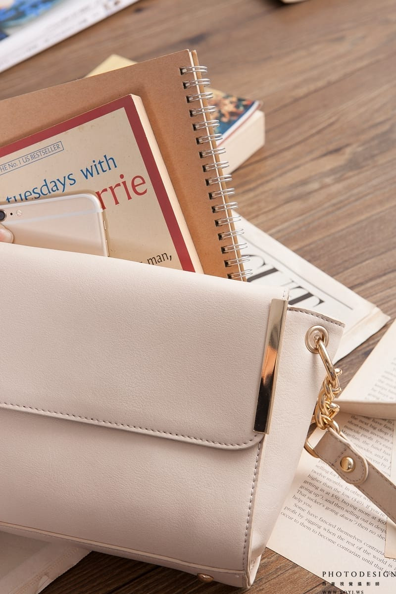 女包****時尚造型 - 兩用包搭配不同服裝的情境廣告，網拍