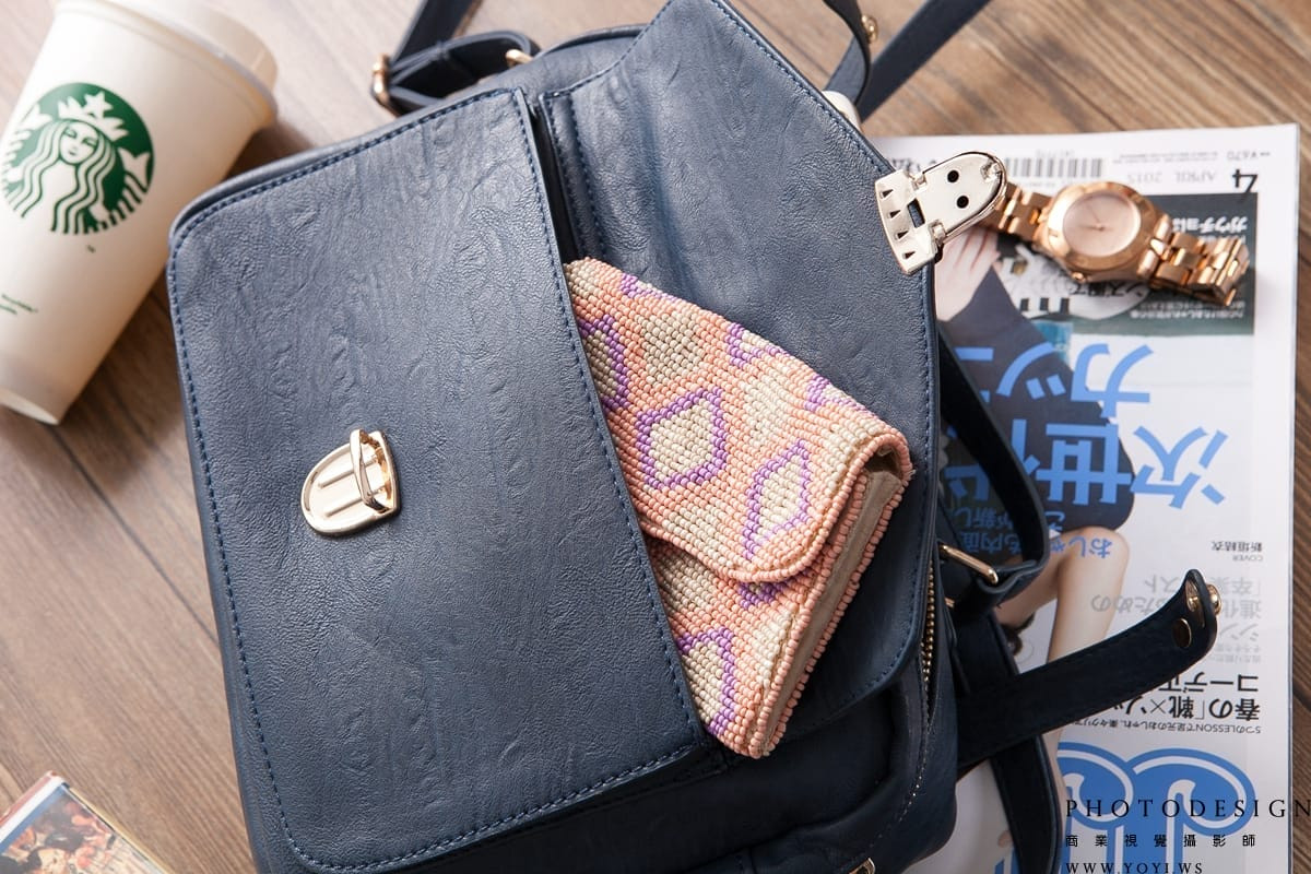 台北包包攝影 - 鏈條設計肩背包的金屬質感細節拍攝