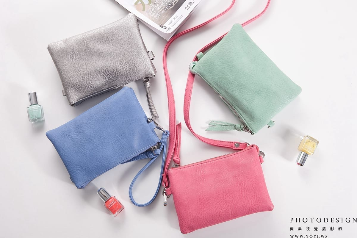 高畫質棚拍 - 簡約側背包的正面與側面清晰展示，電商