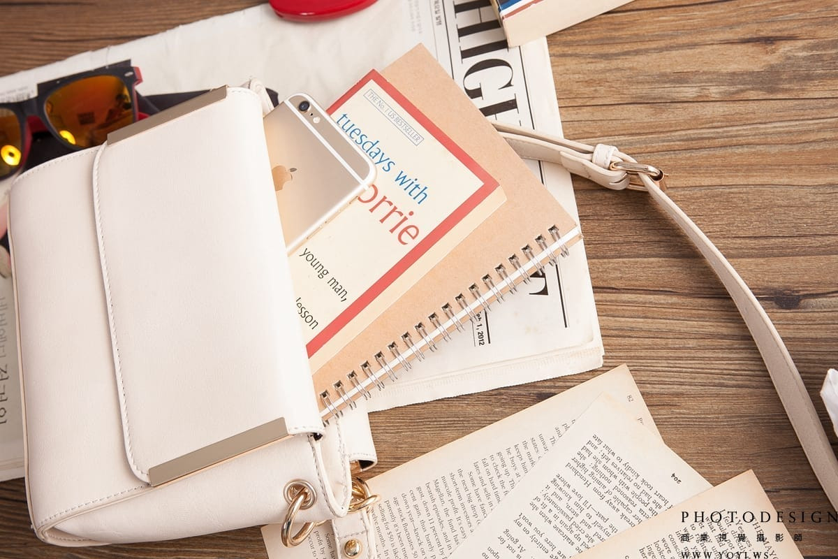 商業攝影 - 透明材質或特殊防水布料包包的產品特寫