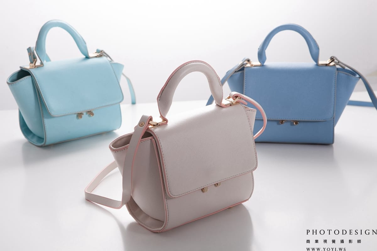 女包穿搭 - 購物袋或大容量托特包的模特兒全身比例照