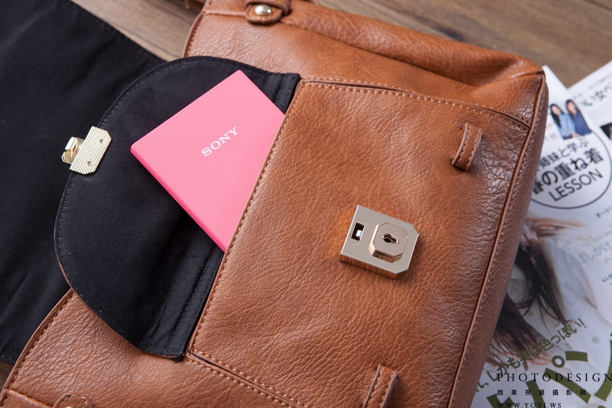 台中商業攝影師 - 方塊包或盒子包的結構立體感棚拍