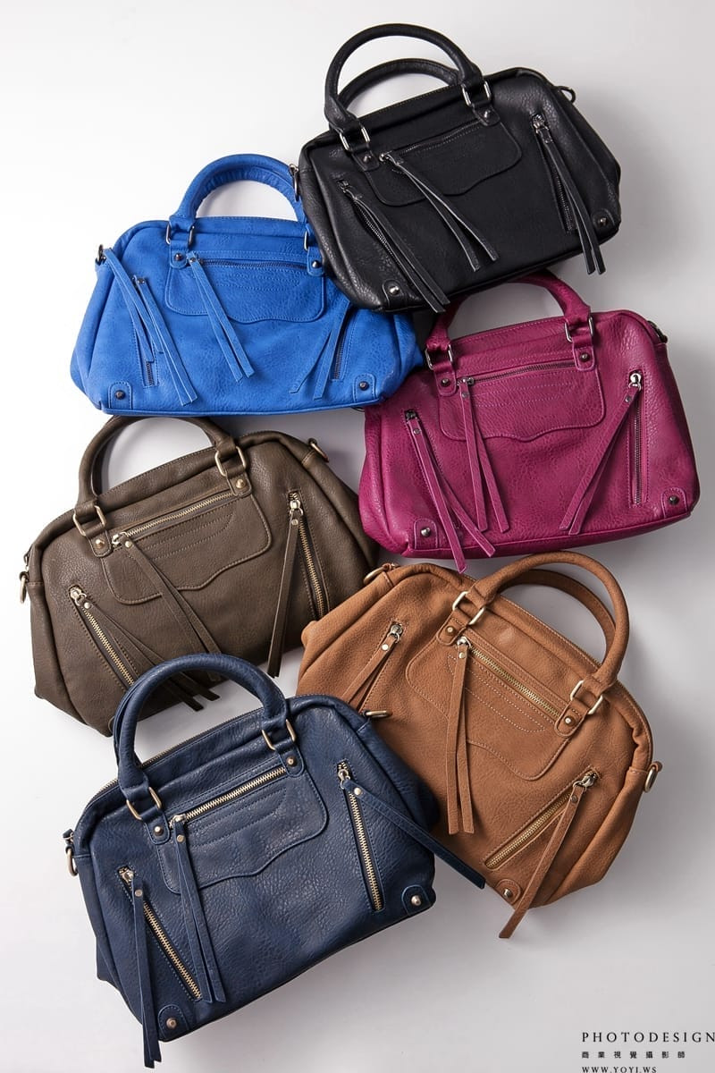 女包****形象照 - 流浪包搭配休閒服飾的街拍情境，台北