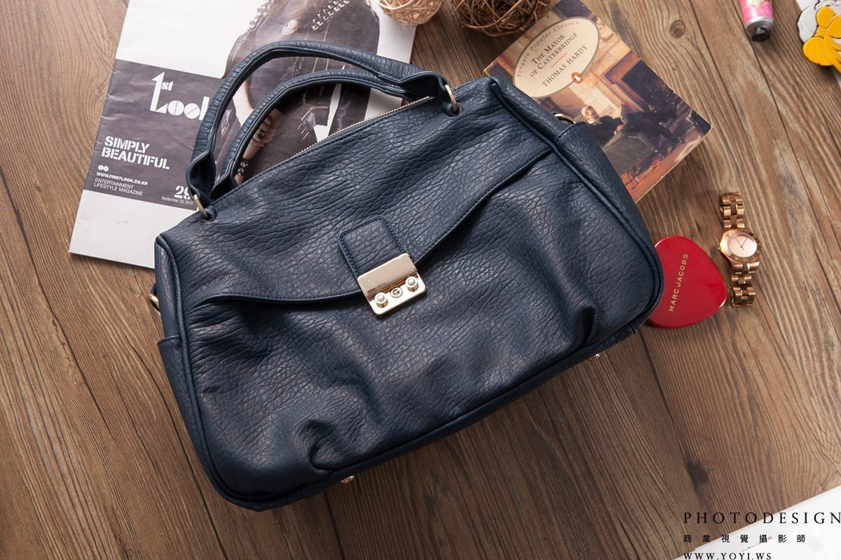 女包****模特兒穿搭 - 迷你手提包的手腕佩戴特寫