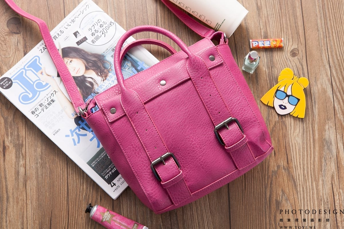 女包****產品棚拍 - 小方包的背帶長度調整細節展示