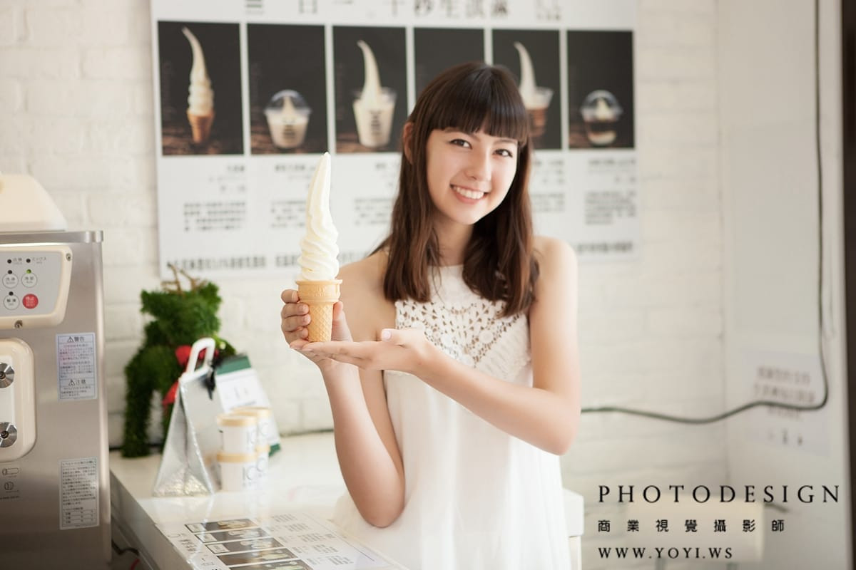 霜淇淋產品特寫 - 冰涼口感與配料的美味食物攝影，電商品牌形象