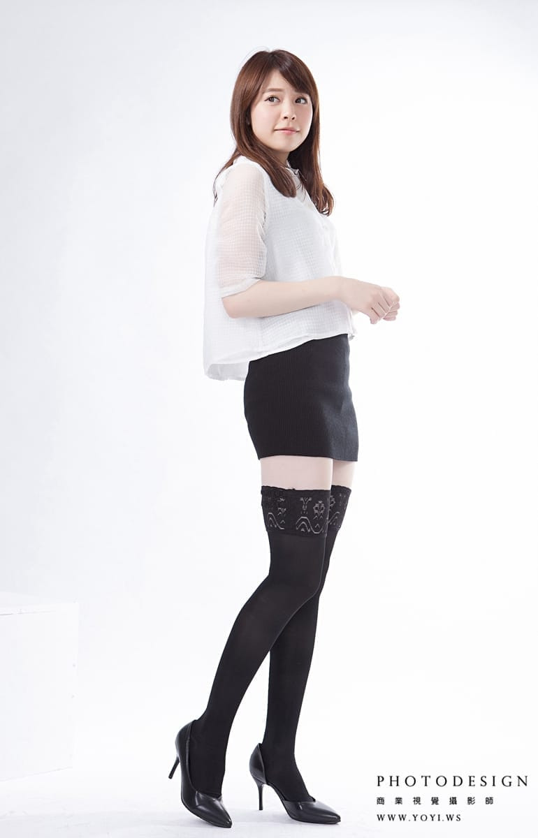 高品質絲襪產品照 - 黑色褲襪的平鋪與細節展示，專業棚拍