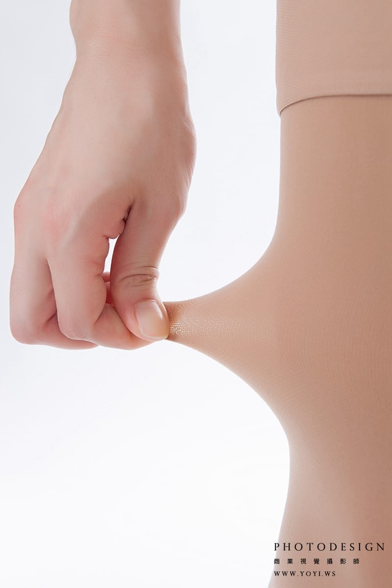 商業攝影 - 絲襪搭配迷你裙，展現產品的整體穿搭效果