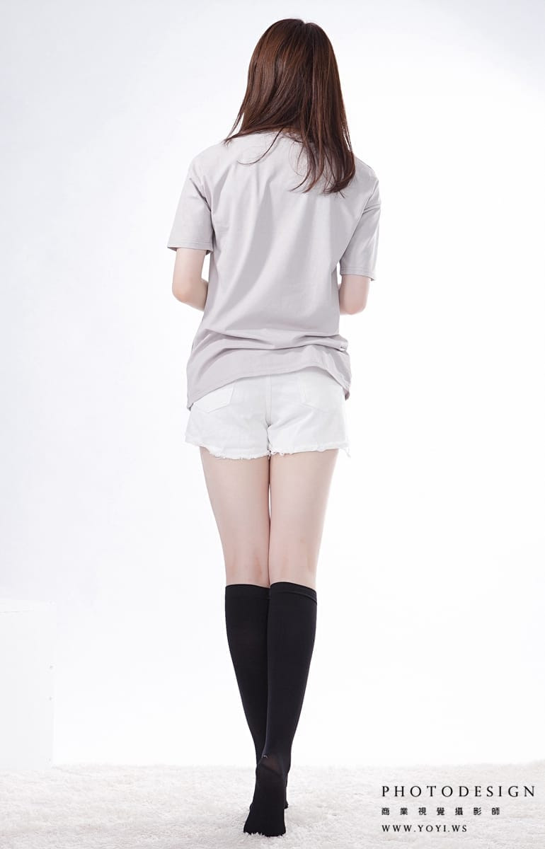 高質感絲襪棚拍 - 柔和光線下的膚色絲襪，專業攝影