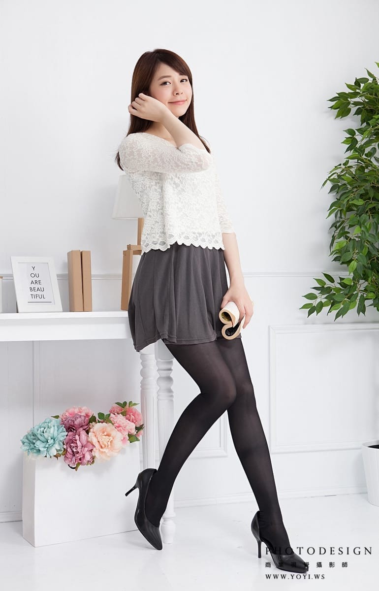 專業攝影師 - 白色蕾絲花邊絲襪的精緻特寫，電商網拍