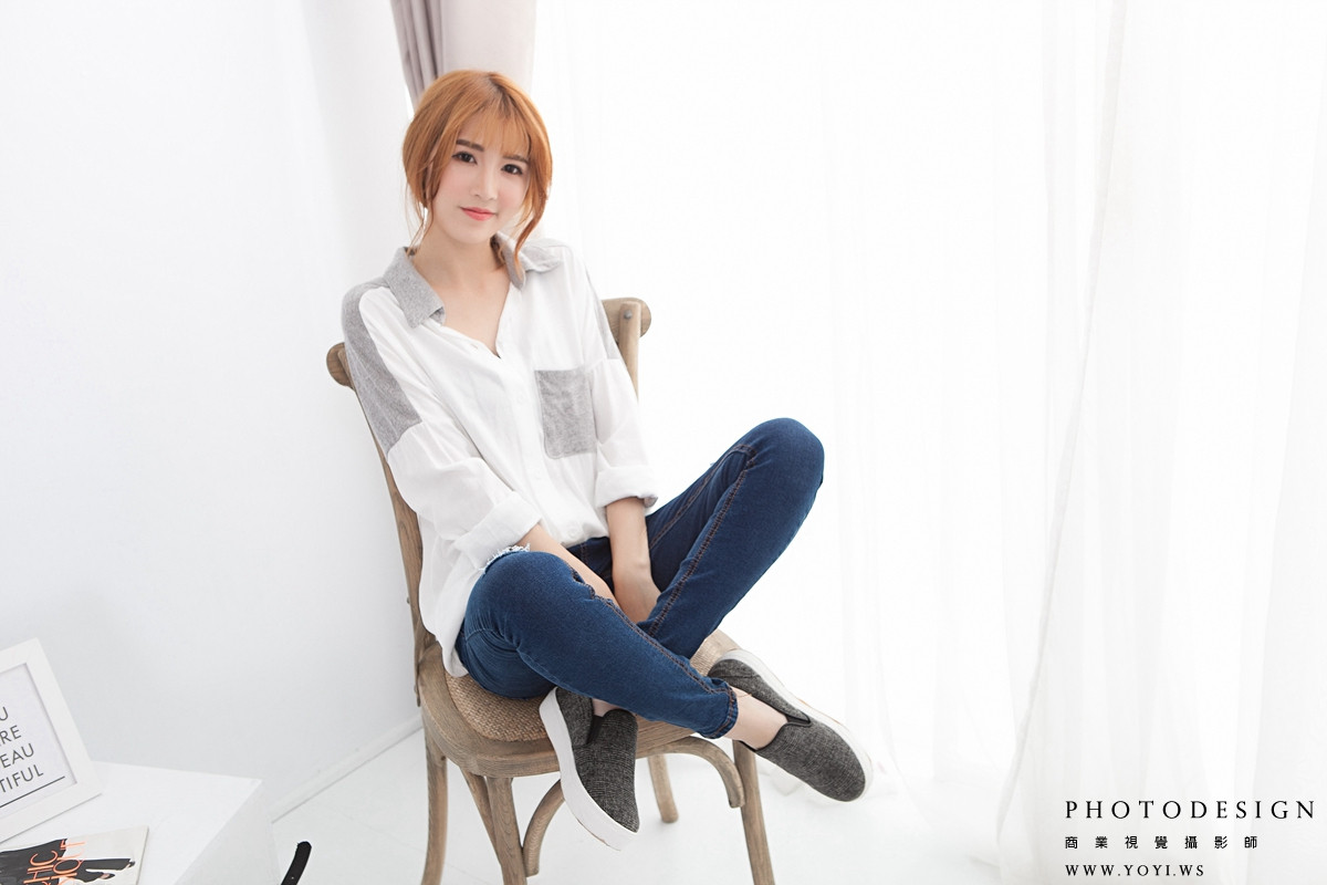 女裝電商攝影師 - T恤與短裙的活力穿搭，專業商業攝影