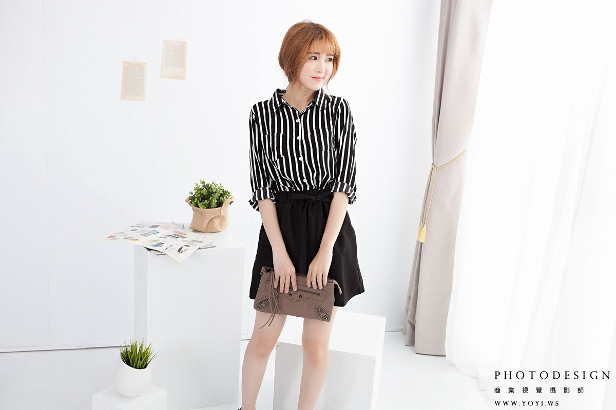 女裝網拍攝影 - 寬鬆毛衣在室內柔光下的舒適質感，電商