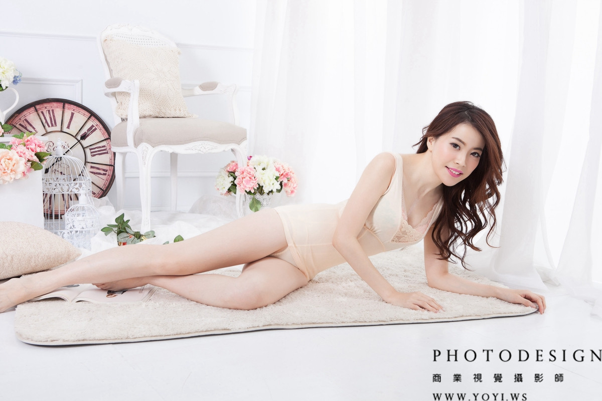 網拍服飾商業攝影 - 黑色性感內衣平拍，適用電商