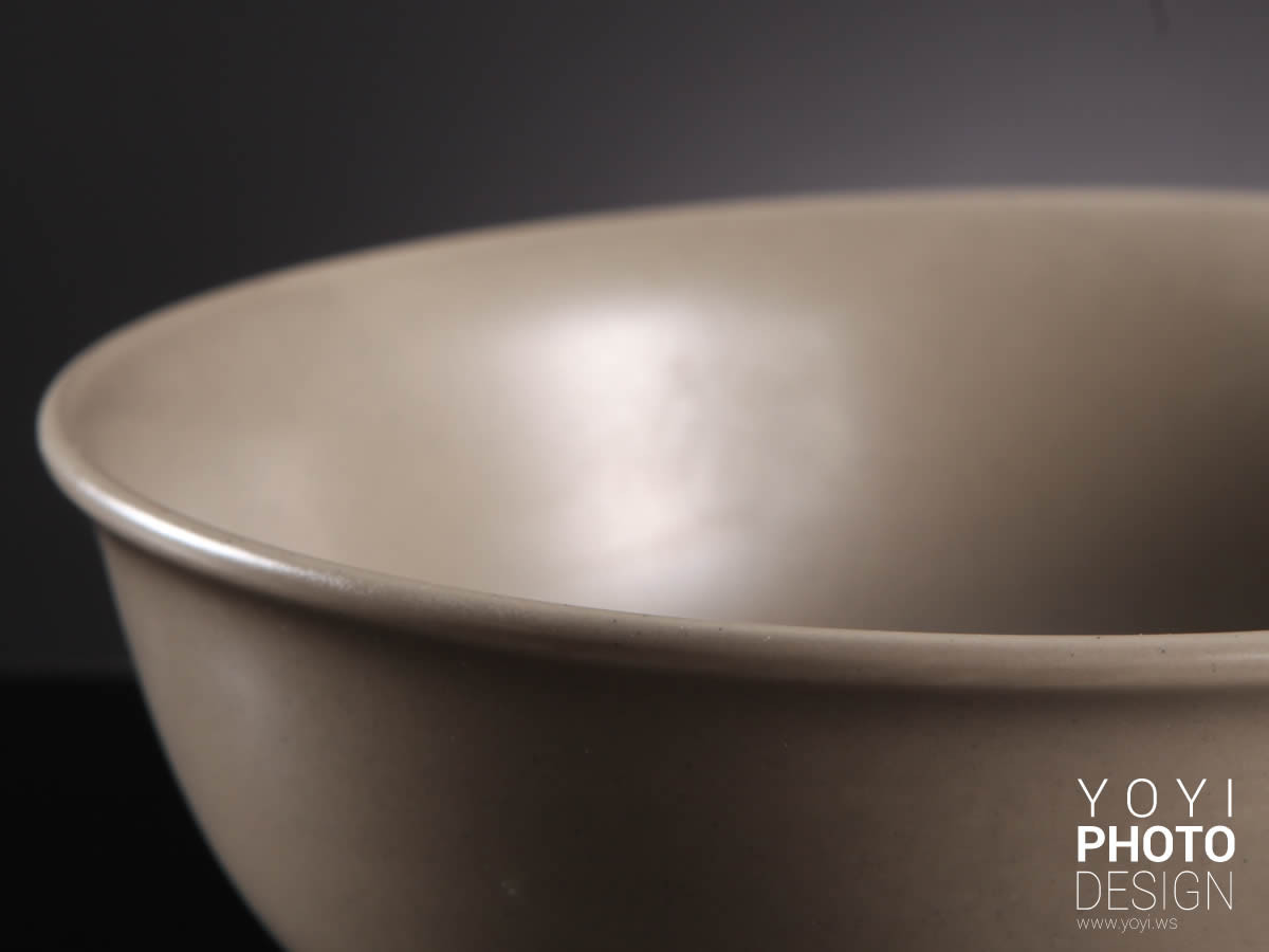 商業攝影 - 現代設計感餐具在白色背景上的清晰拍攝