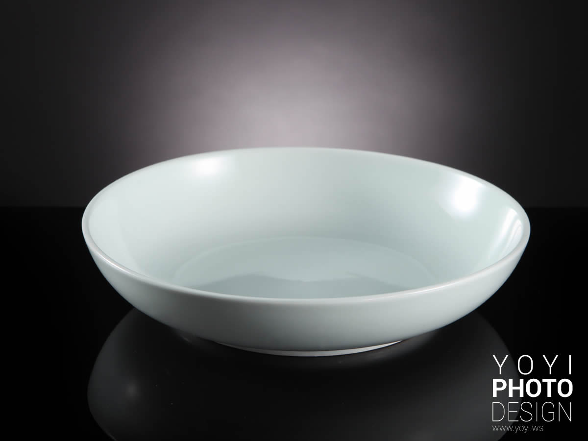 精緻餐具產品照 - 擺滿甜點的小勺子特寫，美食視覺設計