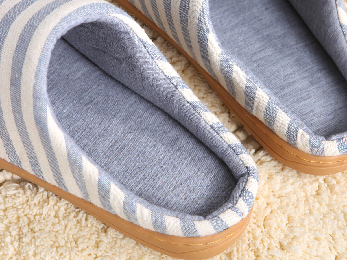 家居拖鞋攝影｜繽紛點點卡通造型家居拖鞋情境攝影｜ 7