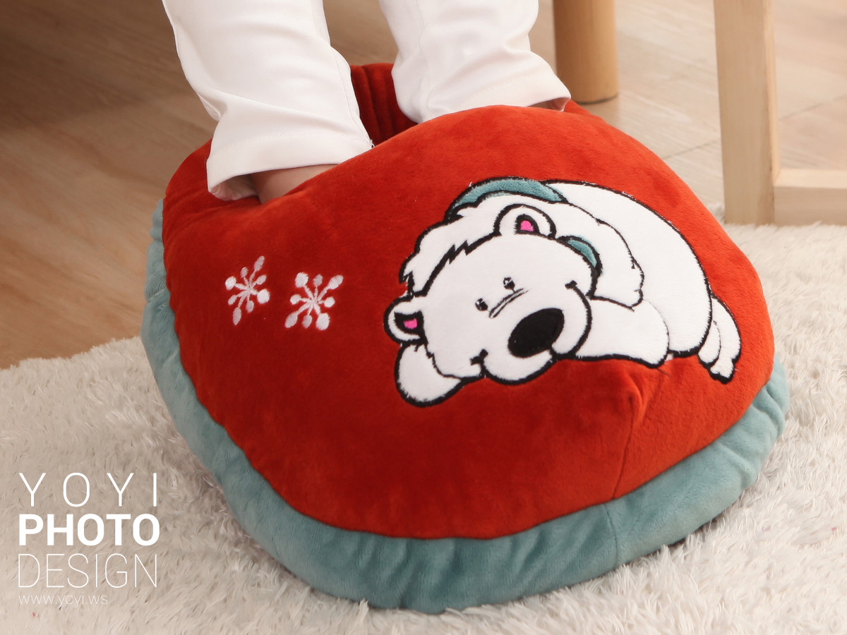 專業暖腳枕攝影，全景展示產品設計與柔軟外觀，適合電商平台商品視覺。