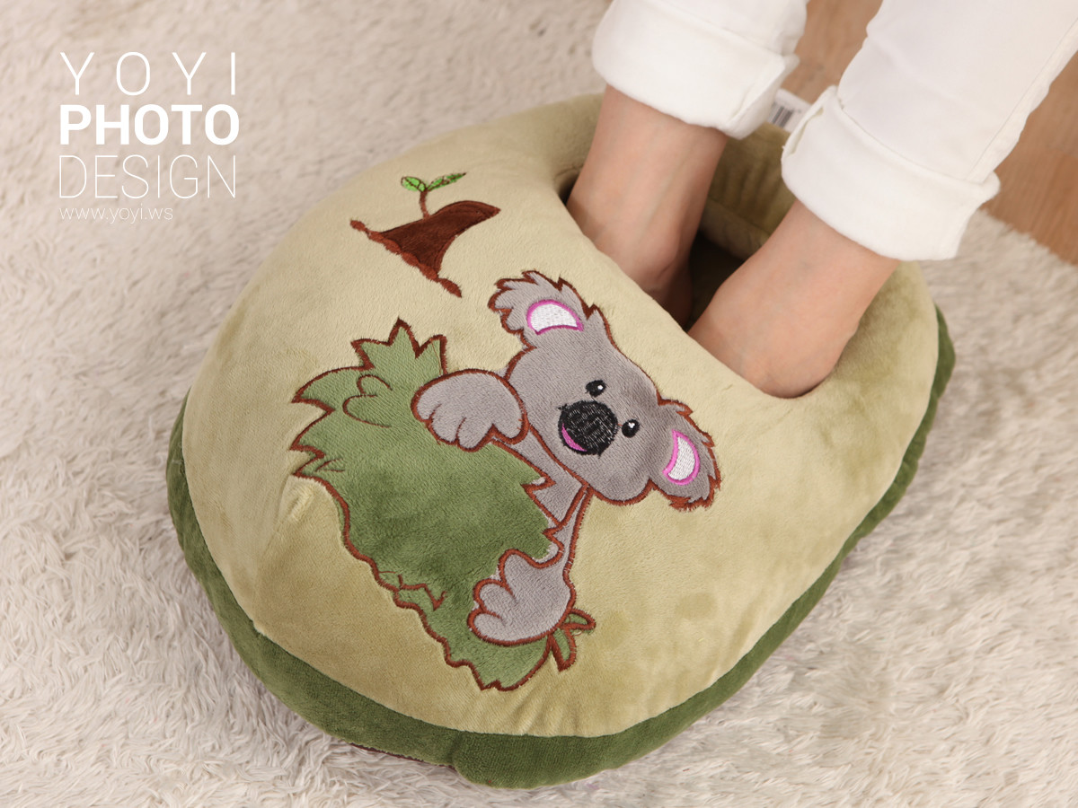 側面角度暖腳枕商品攝影，強調蓬鬆厚實的保暖層次和支撐力。