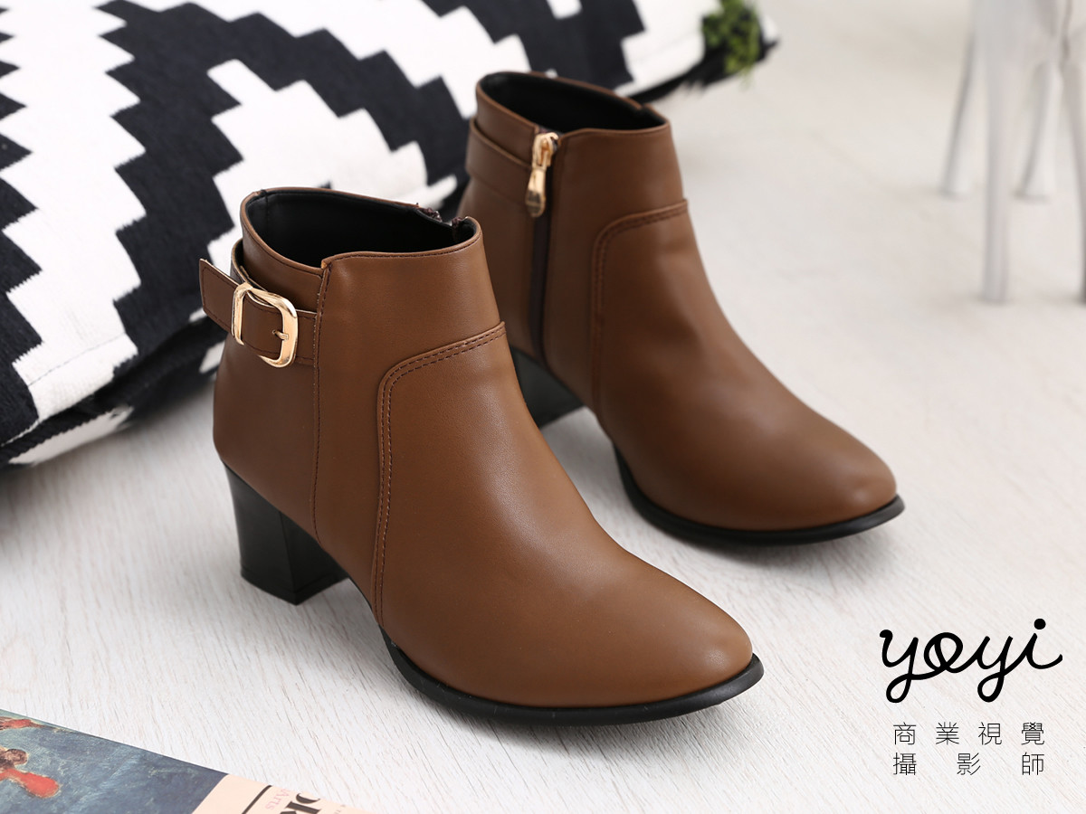 鞋類攝影與情境拍攝 - 皮克米、太松拖鞋與凱英登山鞋實例 | 優奕數位 67 鞋棧流行女鞋靴子攝影,時尚穿搭與金屬扣環細節