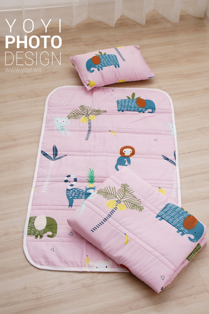兒童寢具攝影｜粉紅童趣花卉圖騰涼被兒童熟睡情境攝影 7