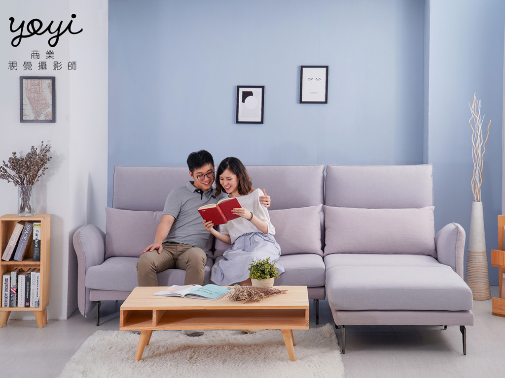 家具商品攝影｜赫里亞現代布沙發與溫馨家庭生活情境攝影 1