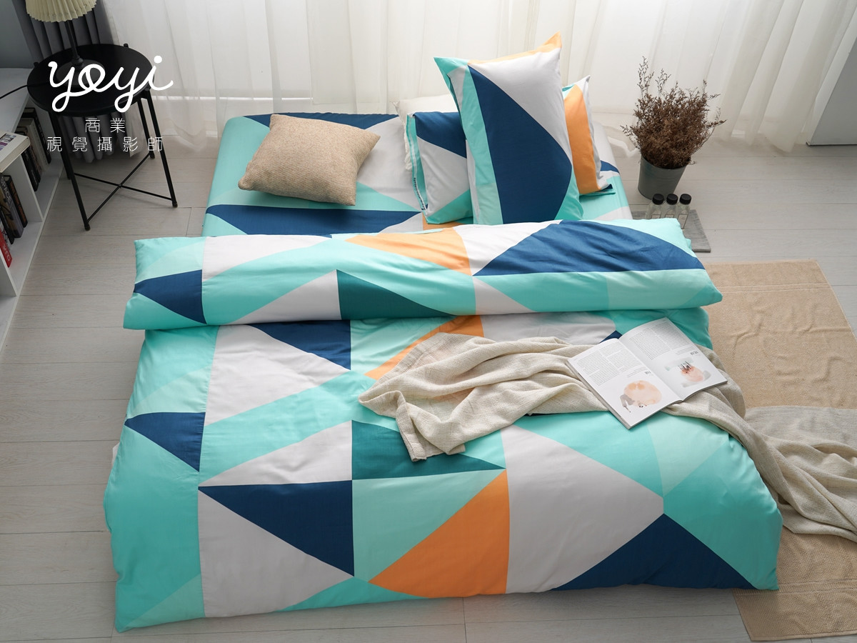 寢具商品攝影｜藍色調幾何圖騰床包組與現代風格攝影｜鑫妮 5