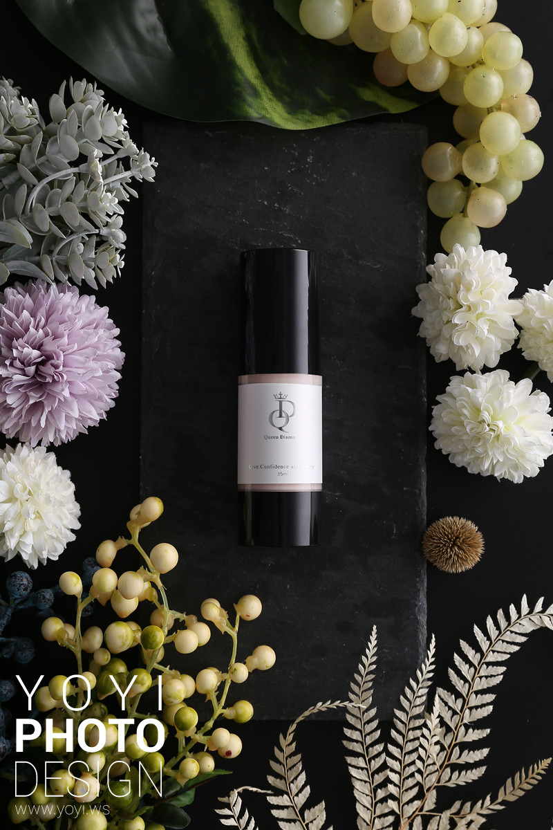 美妝保養品攝影｜質感深色精華液與紫色乾燥花美感視覺攝影 13