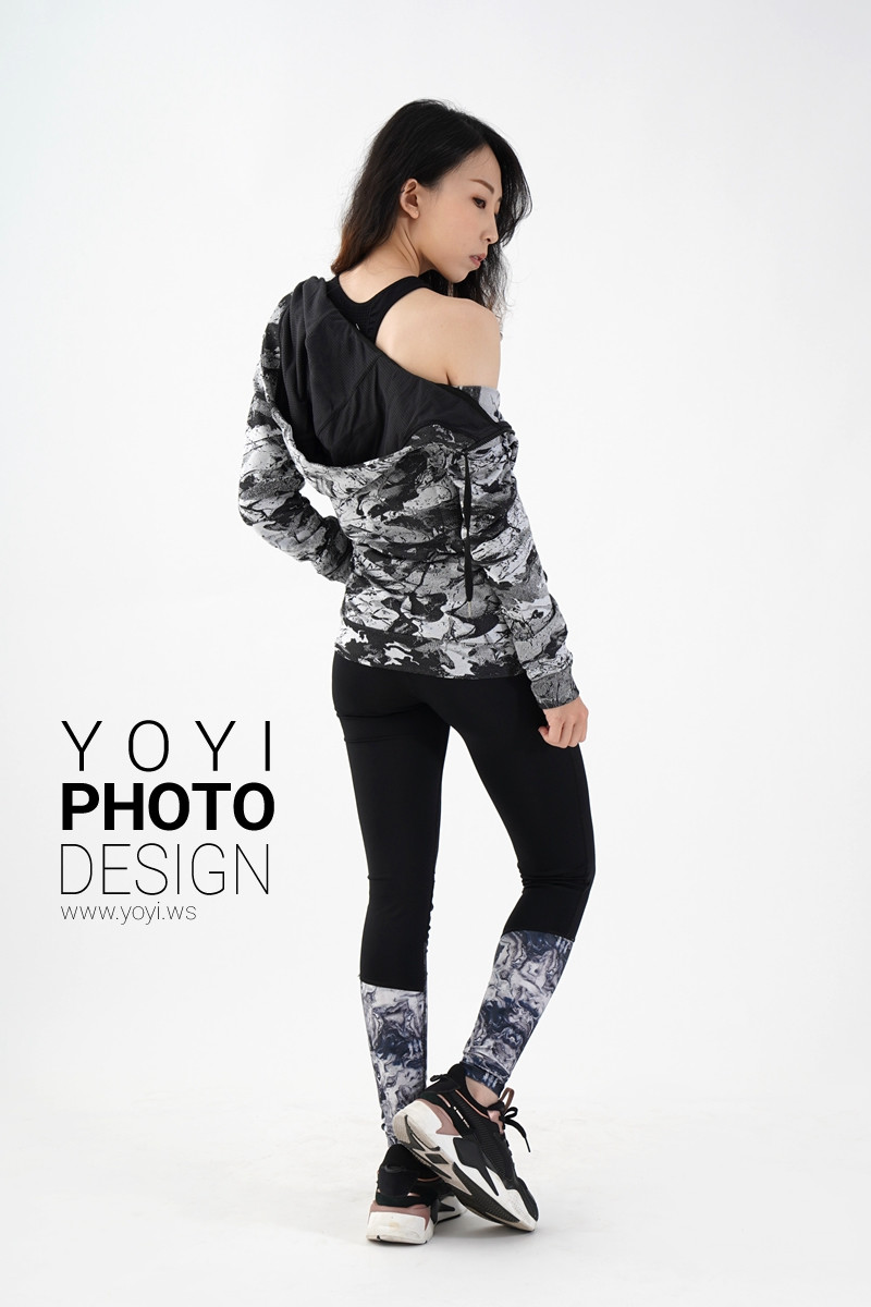 服飾攝影｜機能性石墨烯 T-shirt 與男女休閒服飾模特兒情境攝影 129