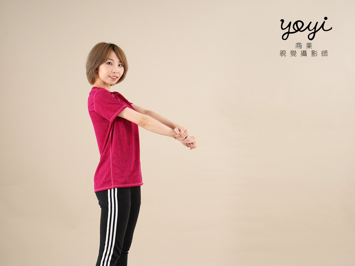 寢具商品攝影｜藍色調居家涼被床包組模特兒放鬆情境攝影 11