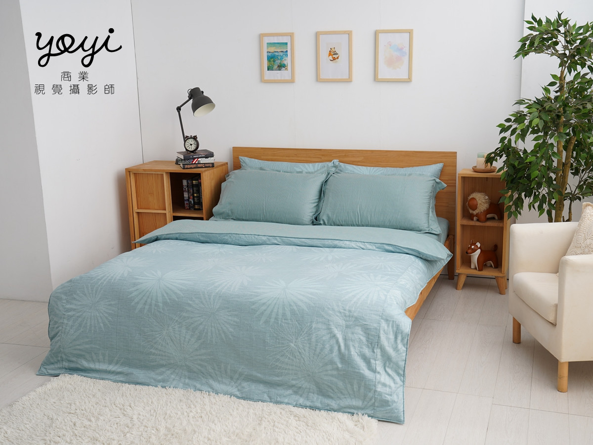 寢具商品攝影｜藍色調居家涼被床包組模特兒放鬆情境攝影 71
