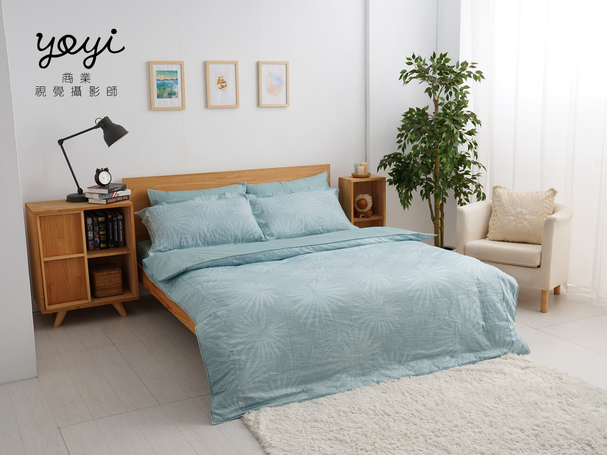 寢具商品攝影｜藍色調居家涼被床包組模特兒放鬆情境攝影 73