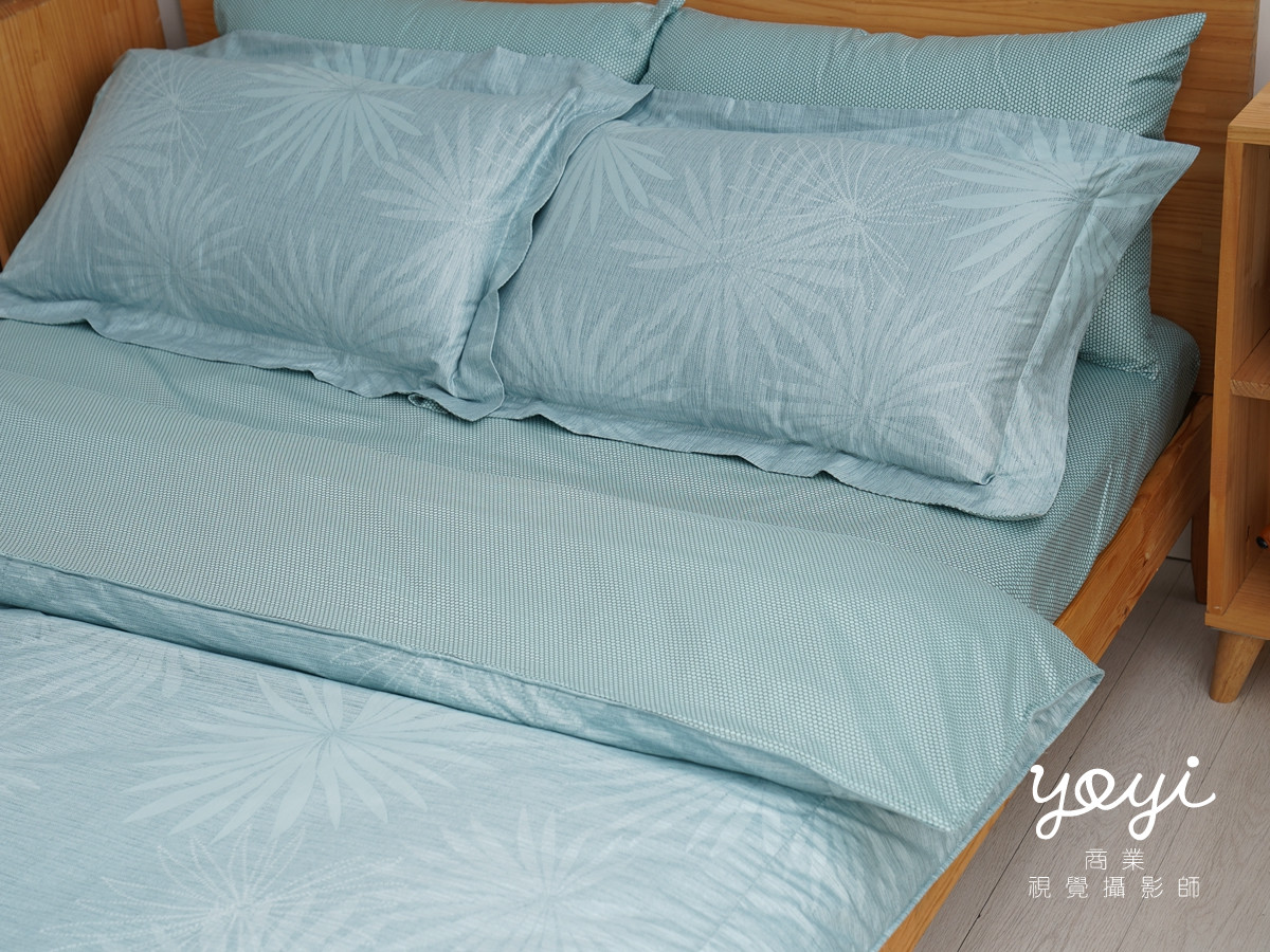 寢具商品攝影｜藍色調居家涼被床包組模特兒放鬆情境攝影 81